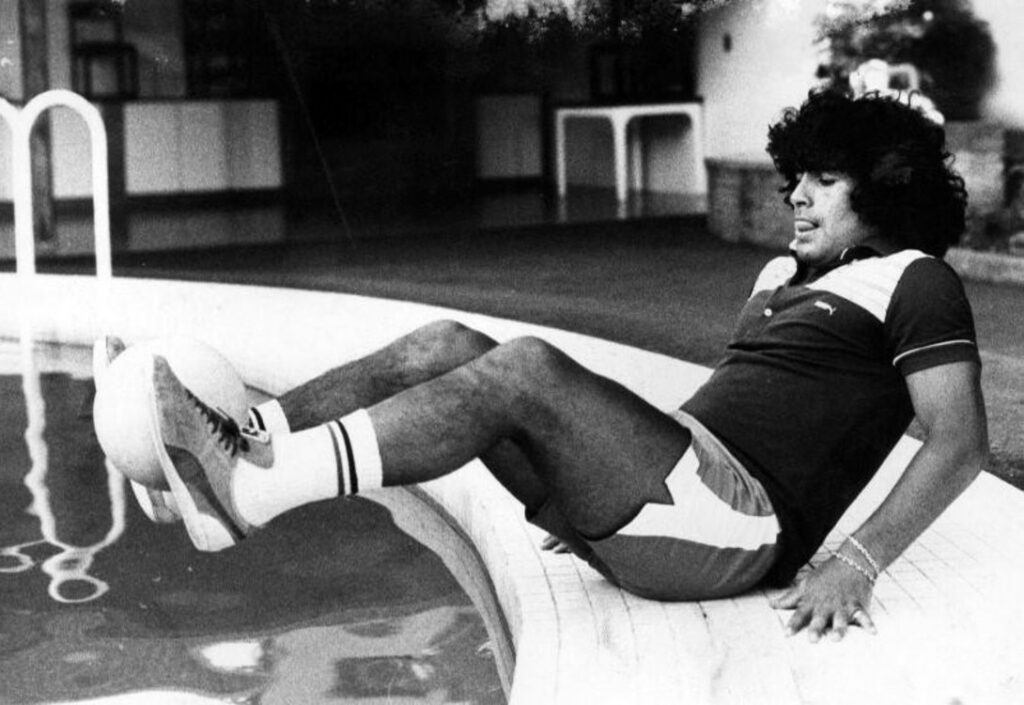 Se cumplen 64 años del nacimiento de Maradona: fotos emblemáticas para recordarlo