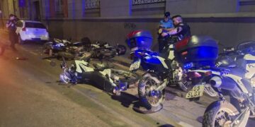 Conducía alcoholizado y chocó a cuatro motos policiales dejando a dos efectivos heridos