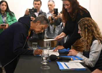 La Provincia entregó más de $1.100 millones para las viviendas afectadas por los incendios