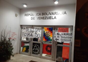 Contra el veto al presupuesto universitario, estudiantes tomaron un pabellón de la UNC