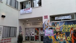 Contra el veto al presupuesto universitario, estudiantes tomaron un pabellón de la UNC