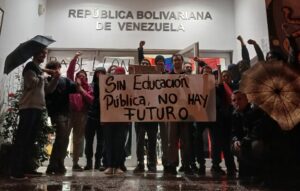 Contra el veto al presupuesto universitario, estudiantes tomaron un pabellón de la UNC