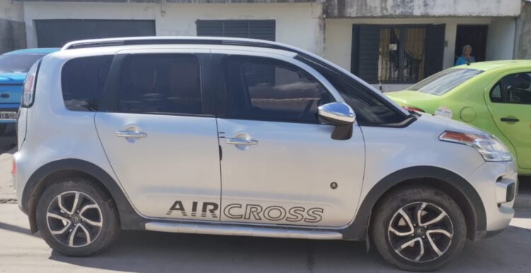 Cuatro adolescentes detenidos por robarle el auto a un jubilado Cuatro adolescentes detenidos por robarle el auto a un jubilado