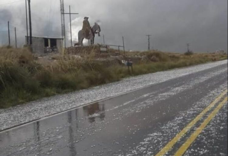 Por la intensa caída de granizo en las Altas Cumbres permaneció cerrada la ruta