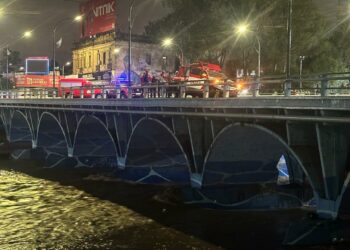 Cortes de calles, árboles caídos y vecinos evacuados: así fue la tormenta en Córdoba