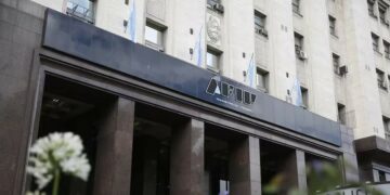 Milei avanza en la reducción del Estado: anunció el fin de la Afip y la expulsión de sus empleados