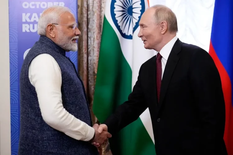 El presidente ruso, Vladimir Putin y el primer ministro indio, Narendra Modi, en Kazán.