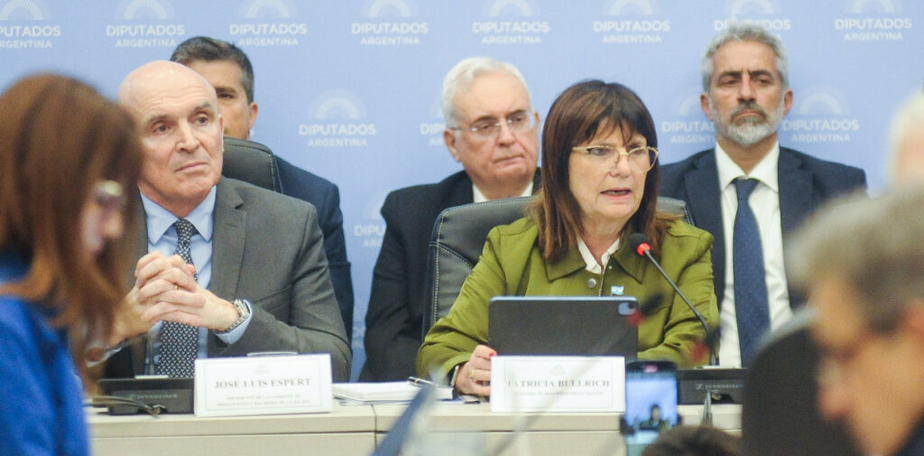 Bullrich defendió la política de Seguridad, en medio de fuertes cruces con la oposición