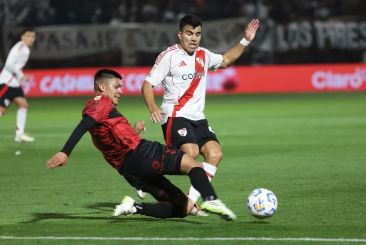 River empató con Platense y quedó lejos de Vélez