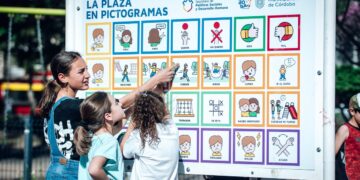 Colocaron cartelería inclusiva en parques y plazas de la ciudad