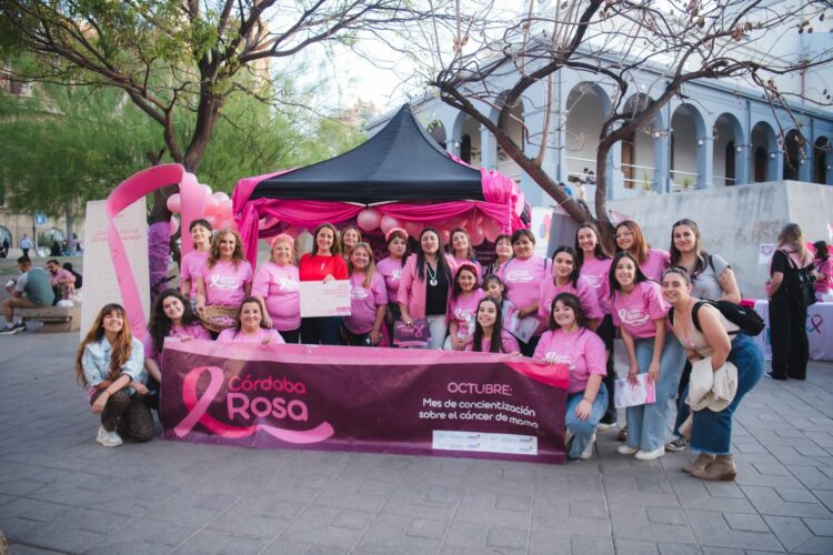 En la explanada del Buen Pastor se montó un stand para entregar información.