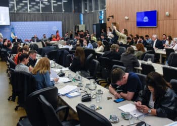 La oposición busca limitar el uso de los DNU por el Ejecutivo