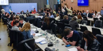 La oposición busca limitar el uso de los DNU por el Ejecutivo