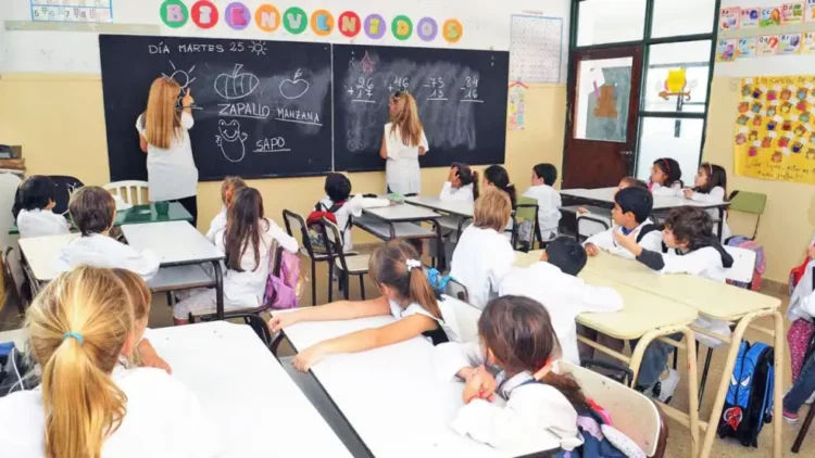 Los sueldos docentes de Córdoba, séptimos en un ranking nacional