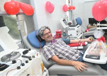 Nicolás, el vecino que hizo 100 donaciones de sangre