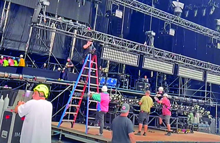 Los preparativos previos en el escenario donde hoy cantará Mc Cartney.