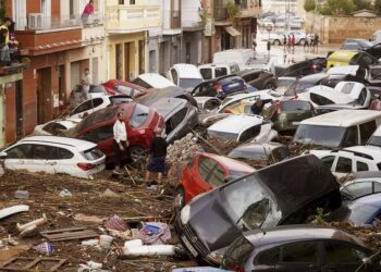 Fuertes inundaciones en Valencia dejan al menos 51 muertos e impactantes destrozos