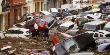 Fuertes inundaciones en Valencia dejan al menos 51 muertos e impactantes destrozos