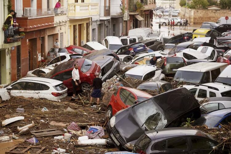 Fuertes inundaciones en Valencia dejan al menos 51 muertos e impactantes destrozos