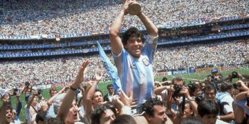 Se cumplen 64 años del nacimiento de Maradona: fotos emblemáticas para recordarlo