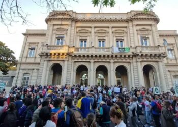 Polémica con el Gobierno por el cierre del Hospital Bonaparte
