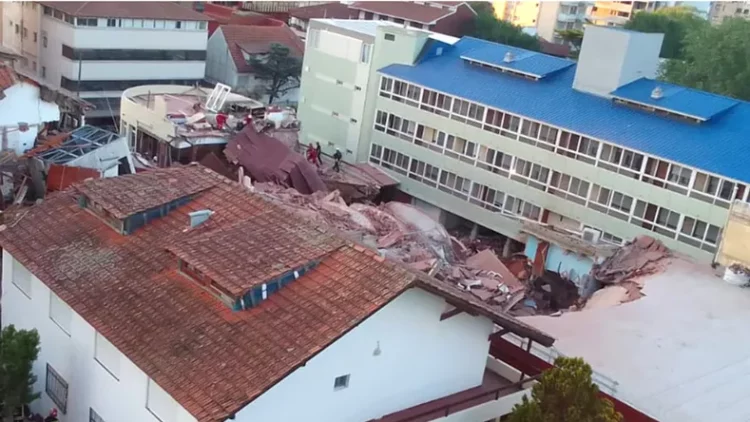 Derrumbe de un edificio en Villa Gesell: murió un jubilado y hay ocho desaparecidos