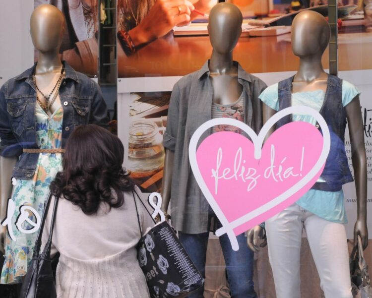 Las ventas minoristas por el día de la madre cayeron por tercer año consecutivo