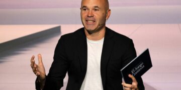 Iniesta anunció su retiro del fútbol a los 40 años