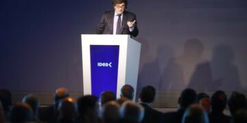 Milei reclamó inversiones a los empresarios en el cierre de Idea
