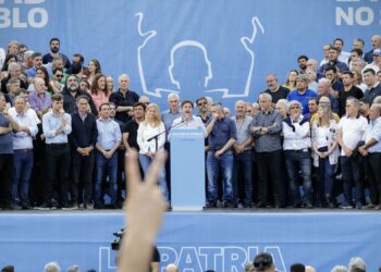 Kicillof le tendió puentes al sector de CFK en el Día de la Lealtad