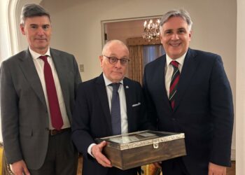 Recargada agenda institucional en Chile de Llaryora y Passerini