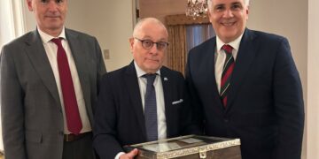 Recargada agenda institucional en Chile de Llaryora y Passerini