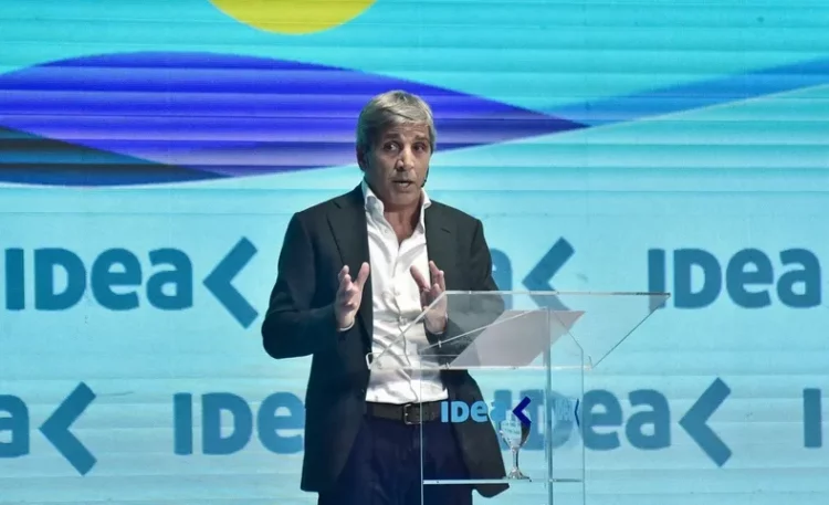 Caputo ante empresarios de IDEA: "Devaluar no es el camino"