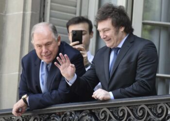 El Ejecutivo se endurece con la Cancillería y hará una auditoría