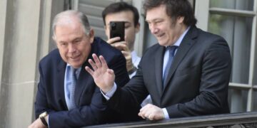 El Ejecutivo se endurece con la Cancillería y hará una auditoría