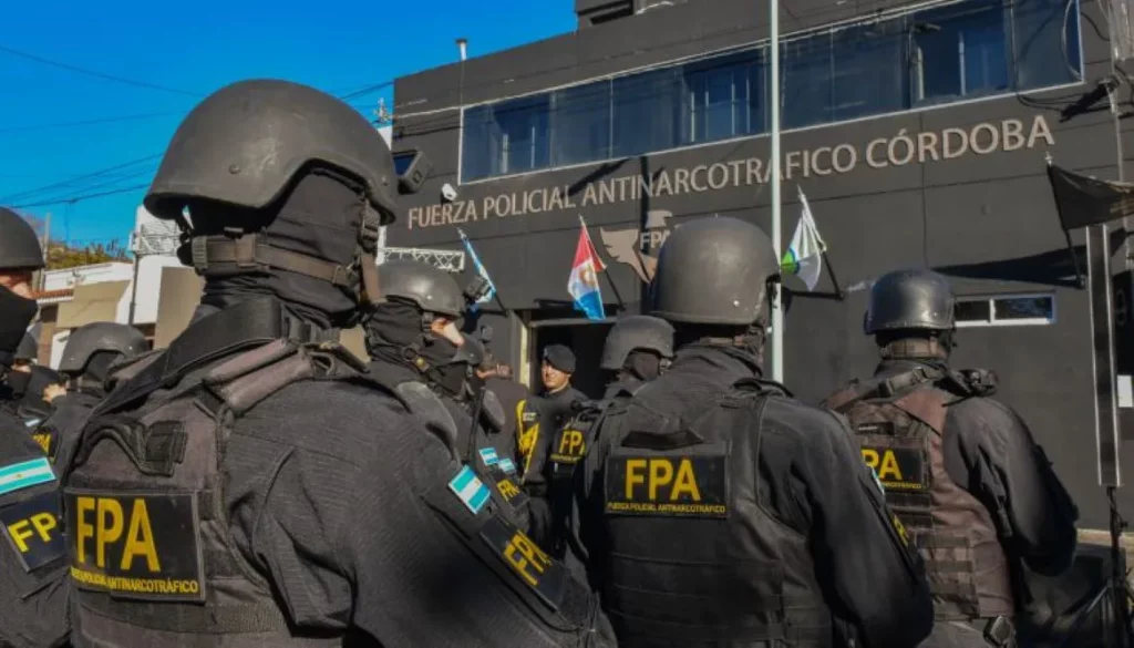 Seis miembros de la Fuerza Policial Antinarcotráfico detenidos por robar drogas durante operativos