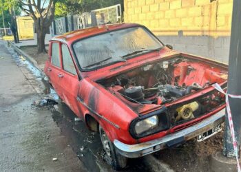 Le quemó el auto y la mató de dos disparos a quemarropa