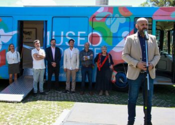 Un colectivo recorre la provincia con distintas muestras de arte