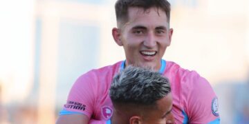 Racing venció a Arsenal y sigue luchando por jugar el Reducido