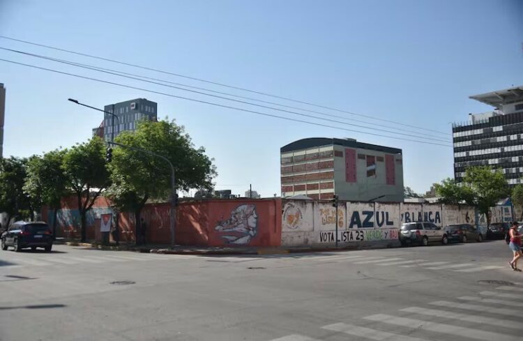 El Estado nacional vende tierras fiscales. Un terreno está en Humberto Primo y Tucumán, muy cerca de Epec. Foto: La Voz del Interior.