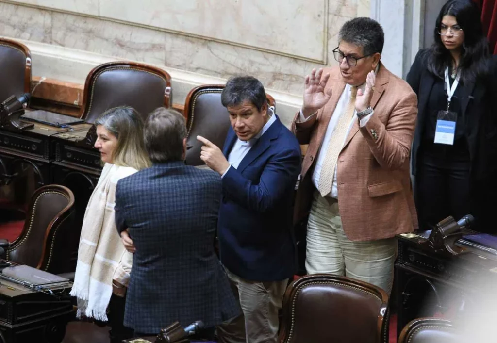 Los radicales no echarán a los cinco conversos y al menos una decena armará otra bancada