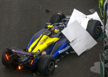 Colapinto chocó y abandonó la carrera, mientras que Verstappen quedó al borde de un nuevo título