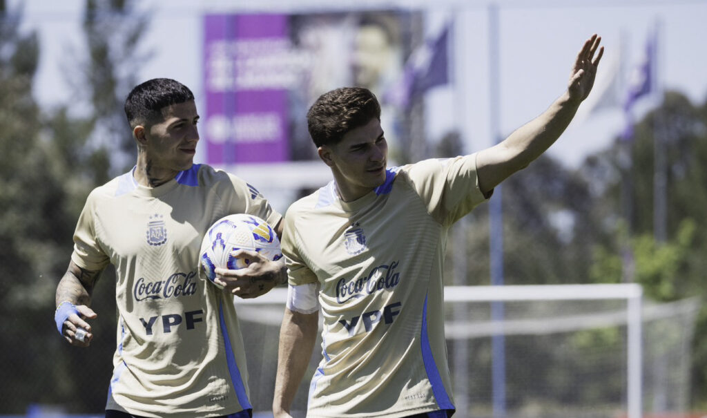 La Selección argentina tuvo su último entrenamiento antes de viajar a Paraguay