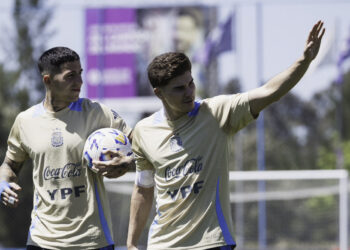La Selección argentina tuvo su último entrenamiento antes de viajar a Paraguay