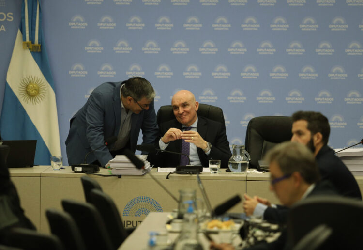 El oficialismo, el PRO y la UCR buscan sancionar los proyectos de juicio en ausencia y Ficha Limpia