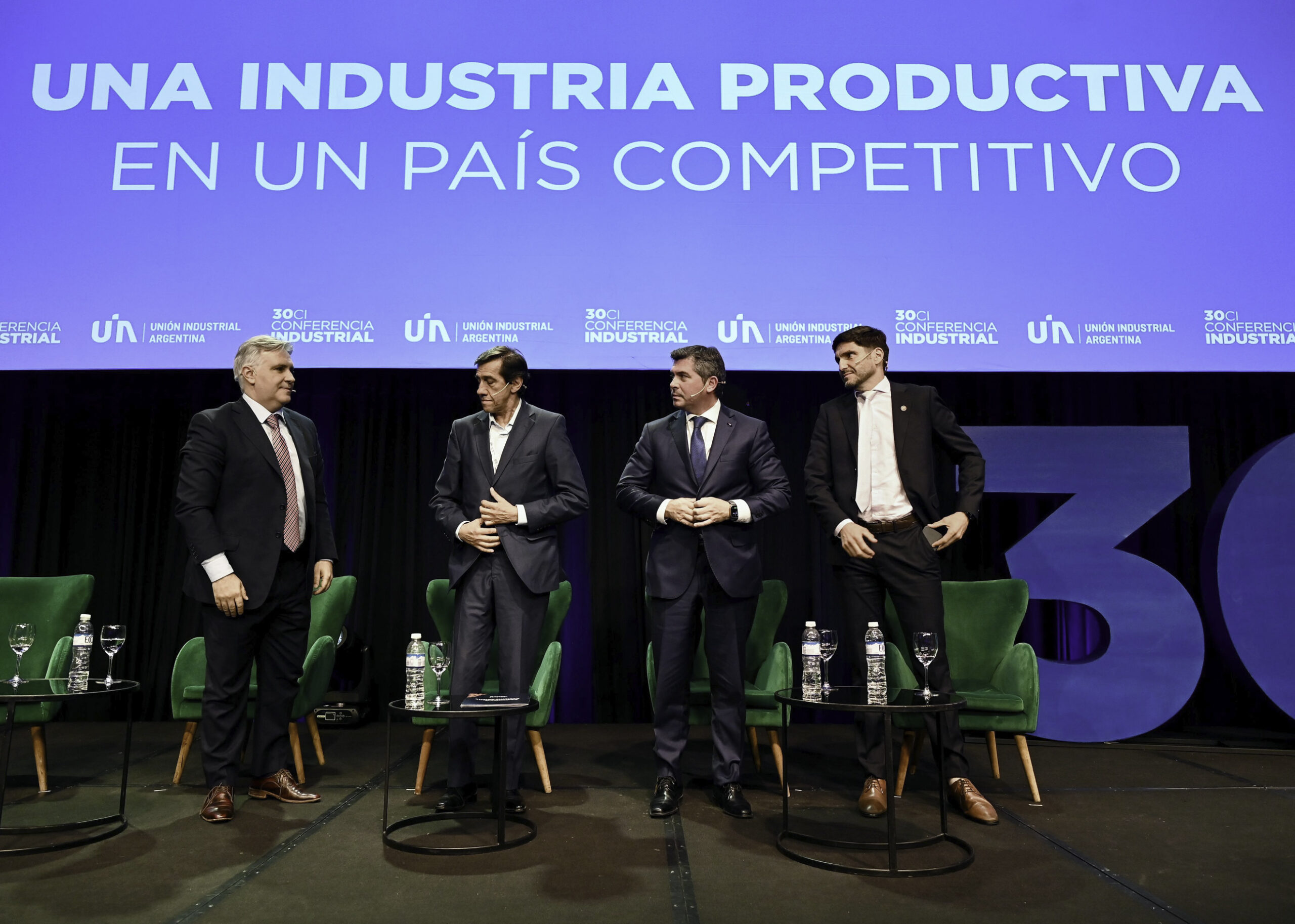 Llaryora advirtió que se necesita una "política industrial inteligente" para "ganar nuevos mercados" Llaryora advirtió que se necesita una "política industrial inteligente" para "ganar nuevos mercados"