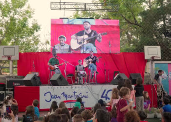 La Escuela Nueva Juan Mantovani cumplió 40 años y presentó la “canción oficial del manto”
