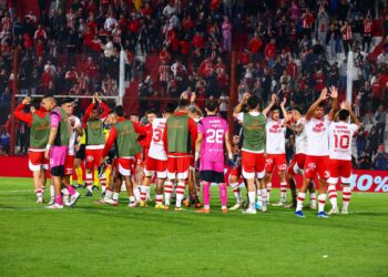 Instituto se lo dio vuelta a Riestra y mantiene viva la ilusión de Sudamericana