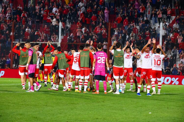Instituto venció 2-1 a Deportivo Riestra en el encuentro disputado por la vigésima quinta fecha de la Liga Profesional.