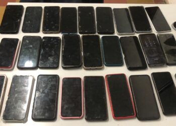 Le robaron el celular, rastreó la geolocalización y detuvieron a una mujer con 27 teléfonos